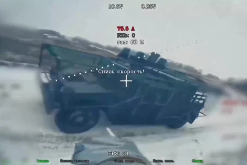 Дроноводы группировки войск «Север» сожгли замаскированный автомобиль противника в Харьковской области.