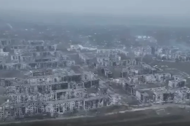 У остатков украинского гарнизона в Димитрове ещё есть шанс сдаться и сохранить себе жизнь.