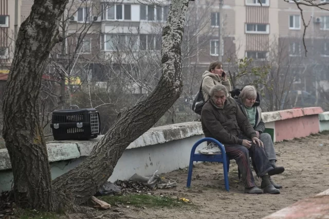 Эвакуированные украинцы.