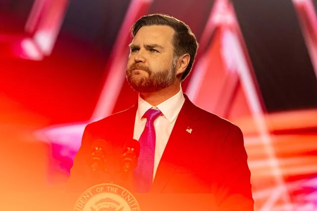 Джей Ди Вэнс (Джеймс Дэвид Вэнс) — 50-й вице-президент США с 20 января 2025 года. Работает в паре с президентом Дональдом Трампом.