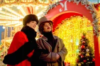 Несмотря на то, что зима не снежная, в городе создана удивительная атмосфера предновогодней сказки тем празд­ничным оформлением, которое мы видим на площадях и улицах. 