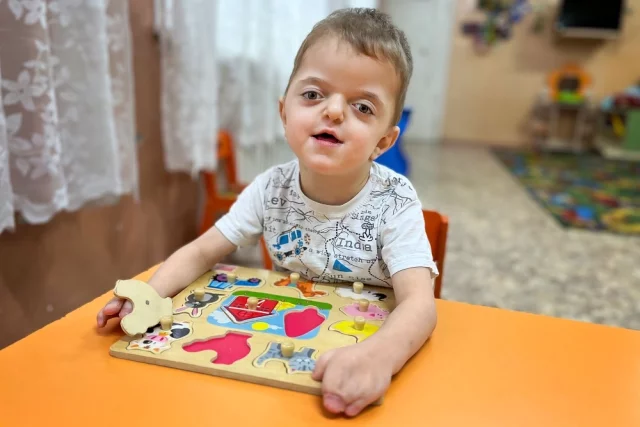 Реконструктивная операция на черепе – единственный способ избавит­ь Вову от боли и необратимых последствий.