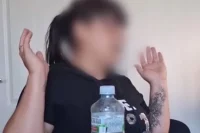 Раньше женщину ловили на воровстве алкоголя в супермаркетах.