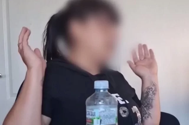 Раньше женщину ловили на воровстве алкоголя в супермаркетах.