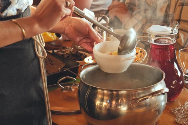 Тарелка горячего супа — это не только уют и тепло, но и значительная польза для организма.