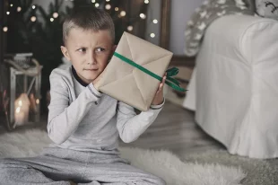 Сегодня у большинства детей есть практически всё, но подарок на праздник все равно нужен.