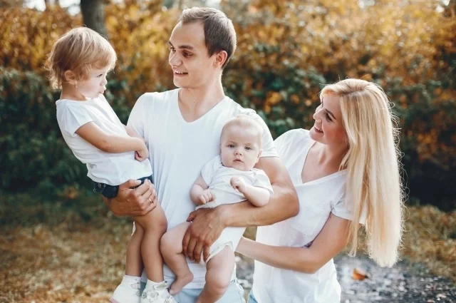 Несколько лет подряд пальму первенства среди имён удерживают София и Михаил.