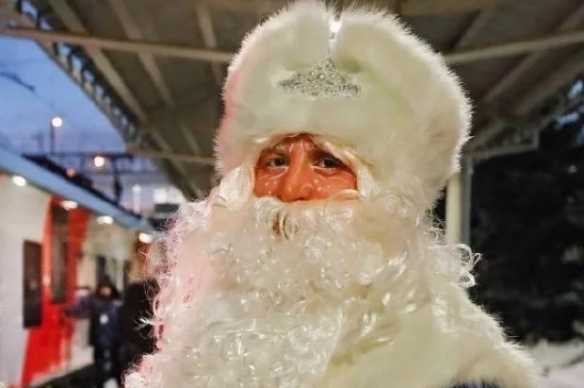 Дмитрий выступает в роли Деда Мороза уже 15 лет.