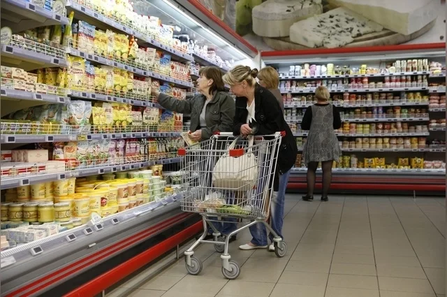 Выбор ингредиентов для новогодних салатов – дело ответственное.