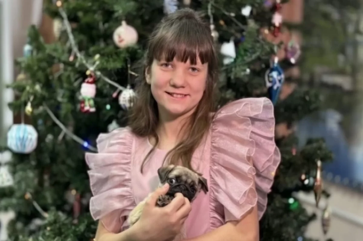 Девочка Маша из Красноярского края получила в подарок от Путина мопса