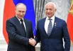 Президент РФ Владимир Путин в Кремле на церемонии вручения государственных наград. Справа: президент Московского международного Дома музыки Владимир Спиваков, получивший звание Героя труда РФ.