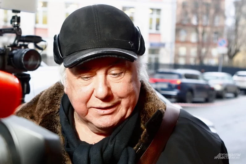 Заслуженный деятель искусств России, режиссер театра Юрий Иоффе на церемонии прощания с народным артистом РФ Анатолием Лобоцким.