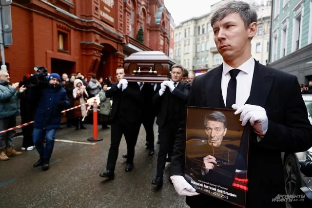 Анатолий Лобоцкий ушел из жизни в возрасте 66 лет 20 декабря после продолжительной болезни.