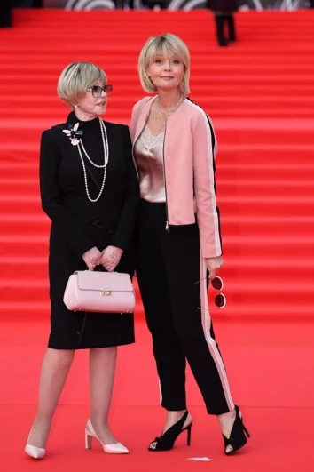 Актриса Вера Алентова (слева) и актриса и телеведущая Юлия Меньшова на открытии 41-го Московского Международного кинофестиваля (ММКФ).
