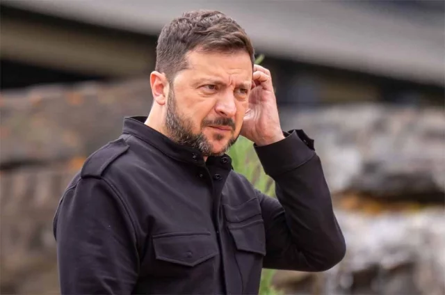 Зеленский манипулирует общественным мнением, чтобы убедить широкие массы в безальтернативности продолжения войны.