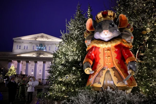 Персонаж вышел за пределы театральной сцены и «поселился» в самых неожиданных местах.