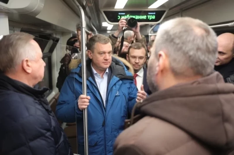 Вице-губернатор Кирилл Поляков с главой города и городского парламента проехался до «Путиловской».