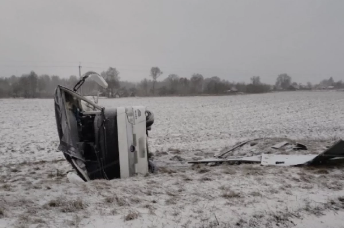 Десять человек госпитализировали после аварии с автобусом Москва-Брест
