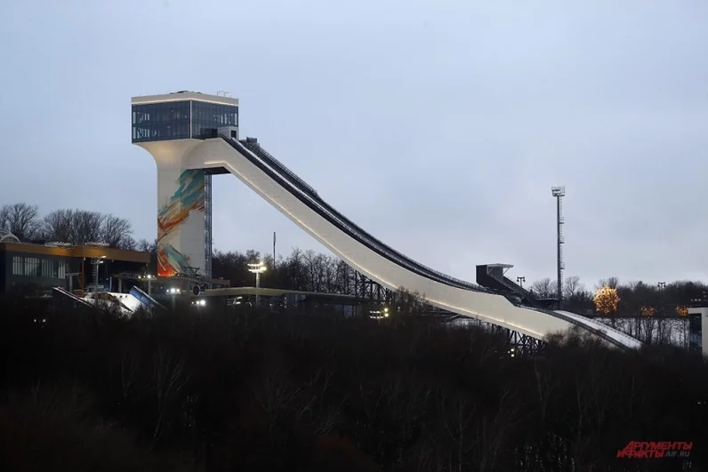 Большой лыжный трамплин на Воробьевых горах работает уже несколько дней. 