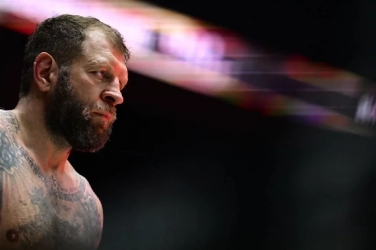 Боец Александр Емельяненко заявил, что развёлся с супругой