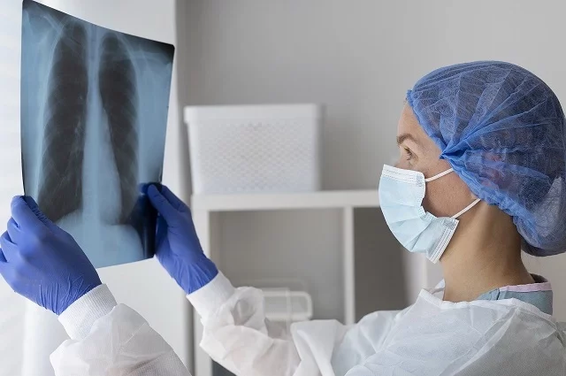 Бесплатно сделать флюорографию можно в поликлинике буквально за полчаса.