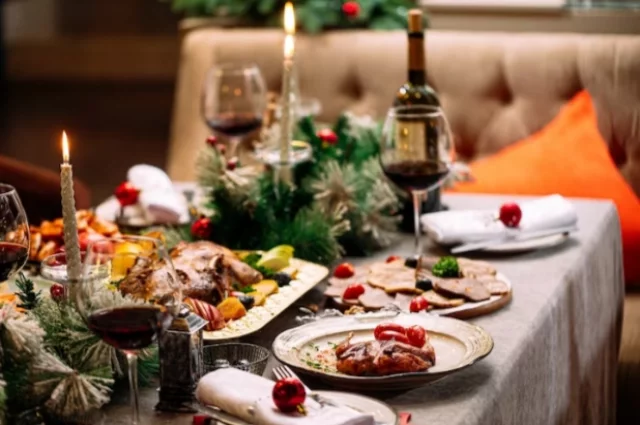 На стол лучше поставить те кушанья, которые угодят лошади.