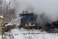 Предварительная причина возгорания — неосторожное обращение с огнем при курении.