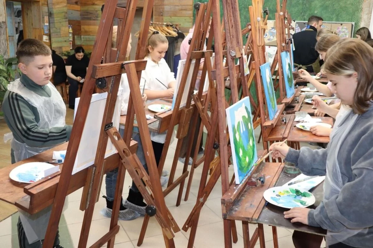 Участникам акции Ёлка добра железнодорожники вручили подарки