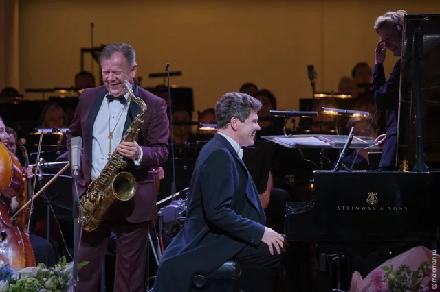 Пианист Денис Мацуев отметил 50-летний юбилей в родном Концертном Зале им. Чайковского.