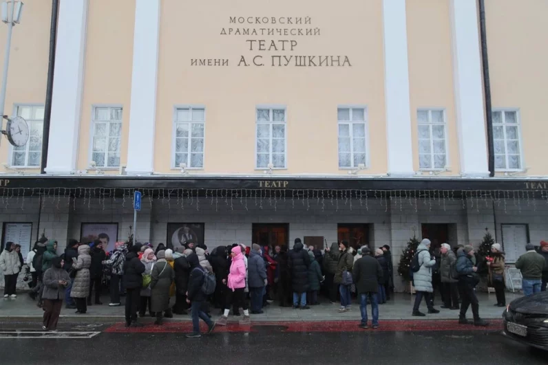 Обстановка у Московского драматического театра имени Пушкина во время прощания с народной артисткой РФ Верой Алентовой.