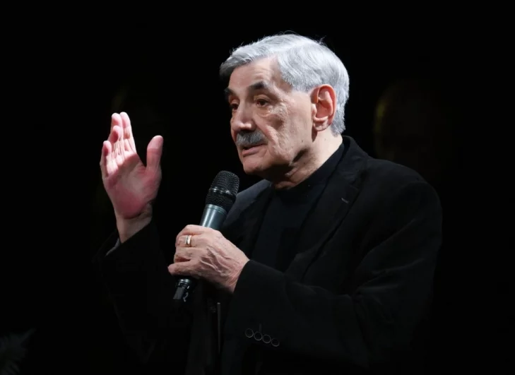 Актер Александр Панкратов-Чёрный на церемонии прощания.