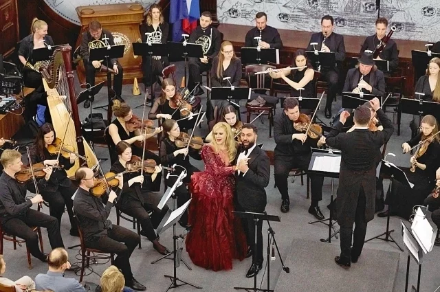 «Мы несём свою любовь Петербургу уже более 30 лет».