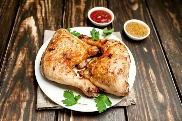 С советских времен цыпленок был практически единственным горячим блюдом, которое можно было «достать» и легко приготовить. 