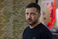 Сам Зеленский не оставляет надежды как-то извертеться.