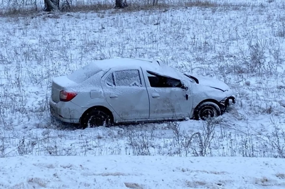 Водитель Renault Logan вылетел в кювет в Гордеевском районе Брянщины
