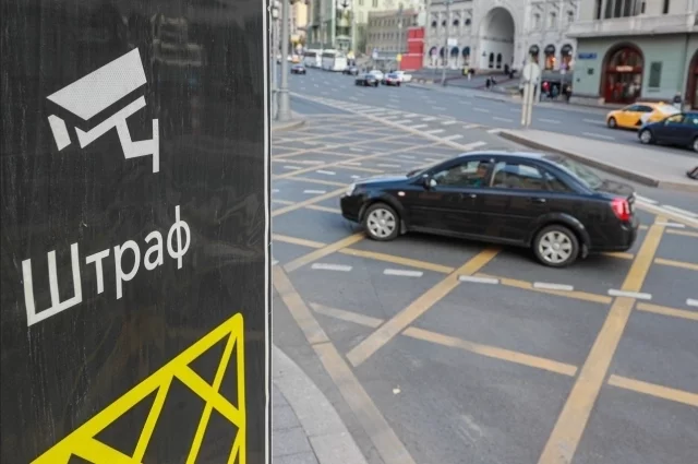 Ещё с 2021 года в Петербурге начали администрировать правонарушения, связанные с несоблюдением требований дорожных знаков или разметки, запрещающих остановку или стоянку транспортных средств. 