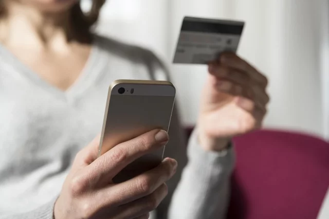 Эксперт предупреждает: по нынешним правилам банку проще заблокировать десять чистых транзакций, чем пропустить одну преступную.