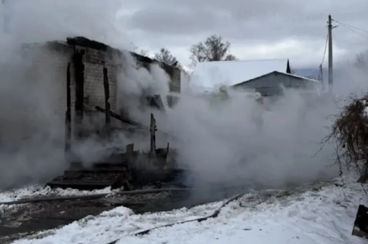 В Брянске на улице Герцена сгорел жилой дом