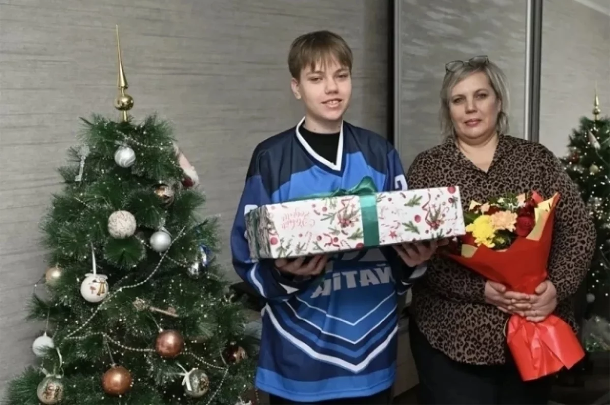 Виктор Томенко исполнил новогоднюю мечту юного жителя Алтая