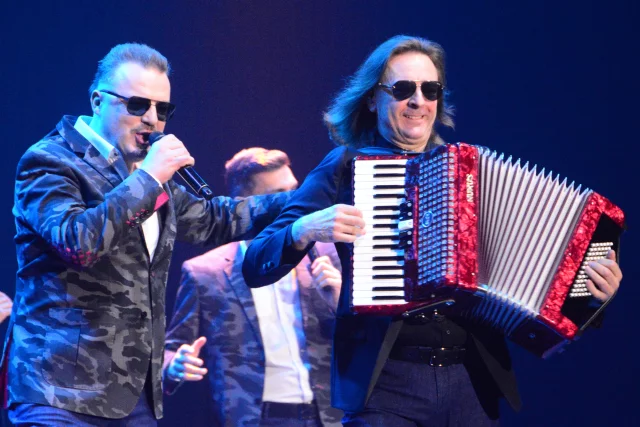 В январе 2026 года в Иркутске высадится целый десант артистов, которые исполнят лучшие хиты и разбавят новогоднюю атмосферу танцами, юмором и хорошей музыкой.