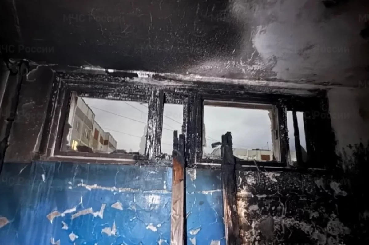 Сотрудники МЧС спасли трех человек на пожаре в Володарском районе Брянска