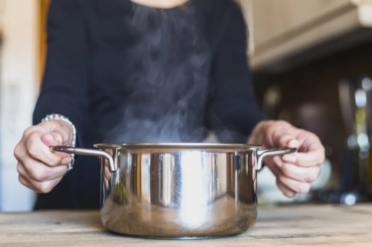 Ребёнок опрокинул на себя кастрюлю с кашей и попал в реанимацию в Улан-Удэ