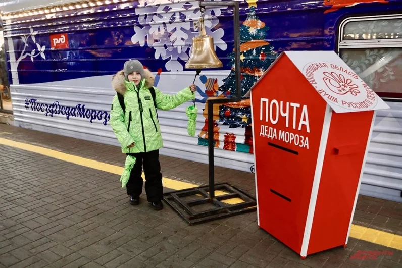 Поезд Деда Мороза простоит в столице два дня, прежде чем двинуться в Санкт-Петербург, а потом и обратно в Великий Устюг.
