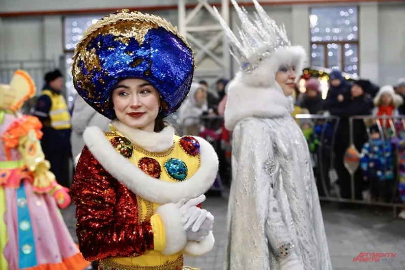 В помощниках у главного новогоднего волшебника, и зайцы, и снеговичок, и игрушки, и даже исправившаяся Снежная королева.