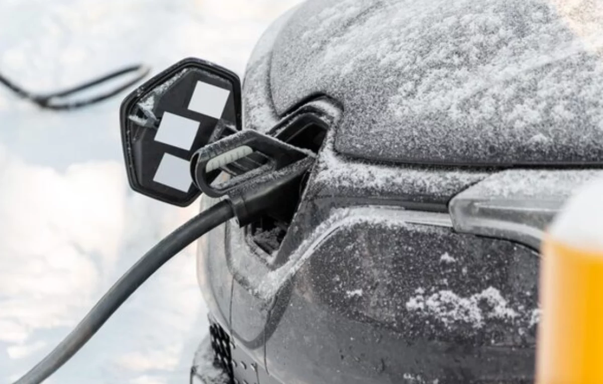 Крупнейшая сеть АЗС на Сахалине подняла цены на все виды топлива