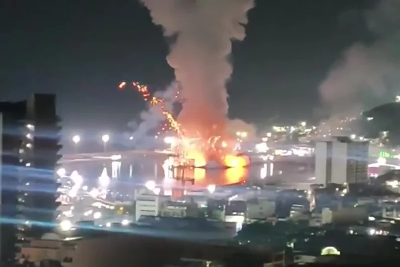 США нанесли воздушные удары по столице Венесуэлы.