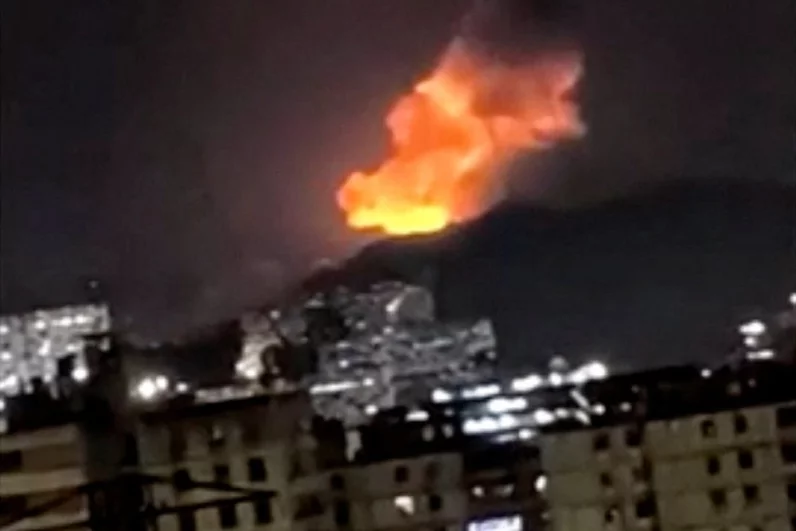 Жители столицы Венесуэлы сообщали о звуках выстрелов в нескольких районах города.