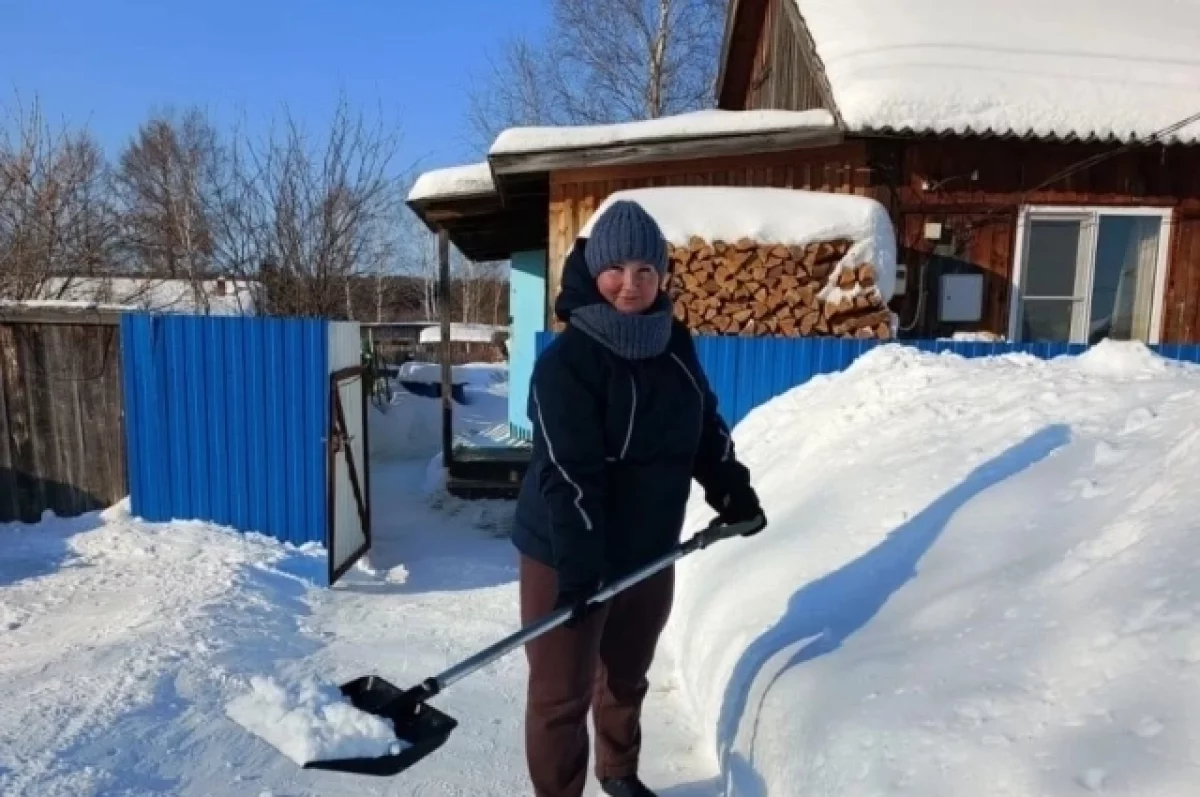 Соцработники Томской области помогают подопечным в новогодние праздники