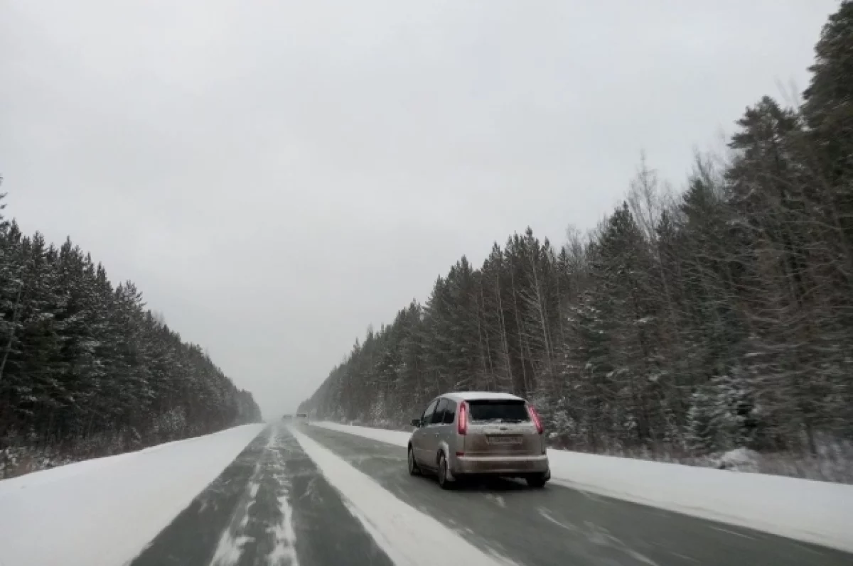 Свердловчан предпредили о гололедице на дорогах