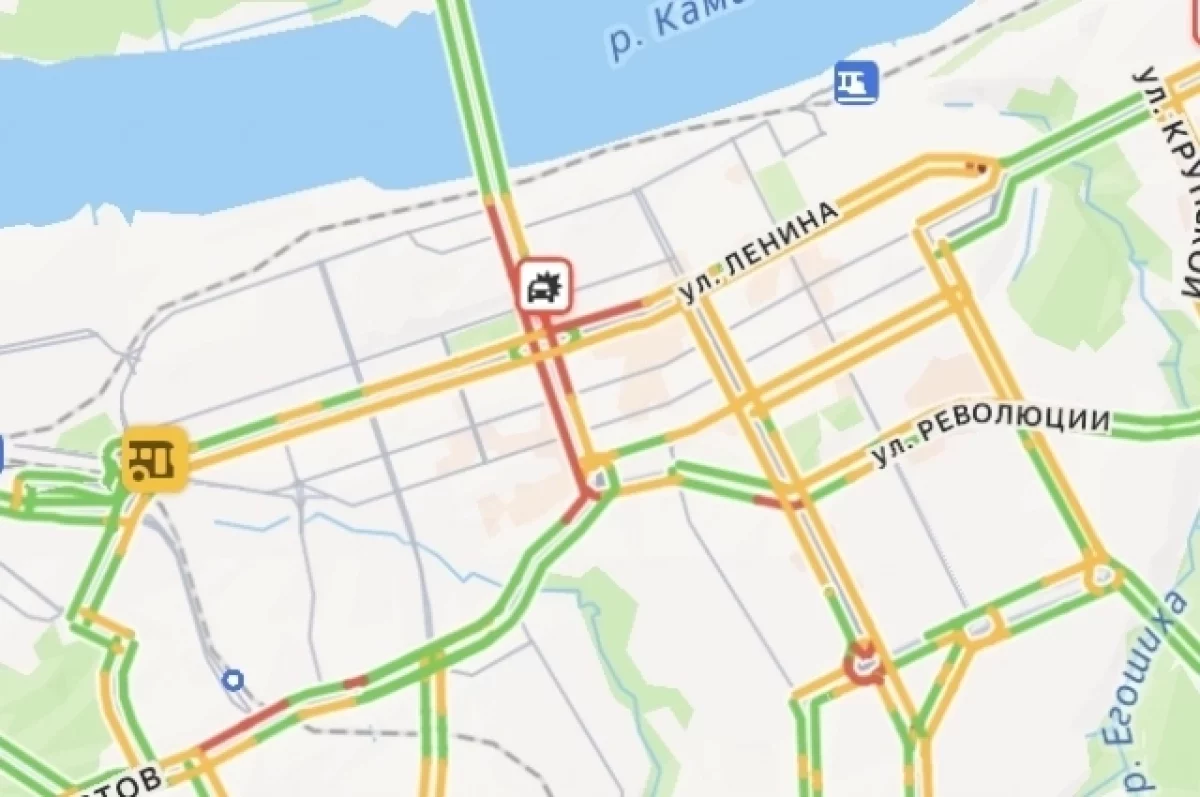 Пермяки жалуются на пробку в центре города из-за неработающих светофоров